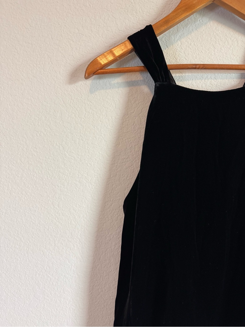 Sundance Bella Elegance Black Velvet Sleevless Halter Top Holiday Party Top 12 - Picture 7 of 8